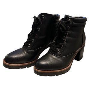 Woman’s NATURALIZER Lace Up Black Boots with side Zipper size 8.5